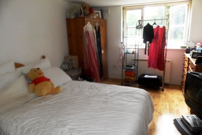 Flat to rent in Anthony Court, Penge, London