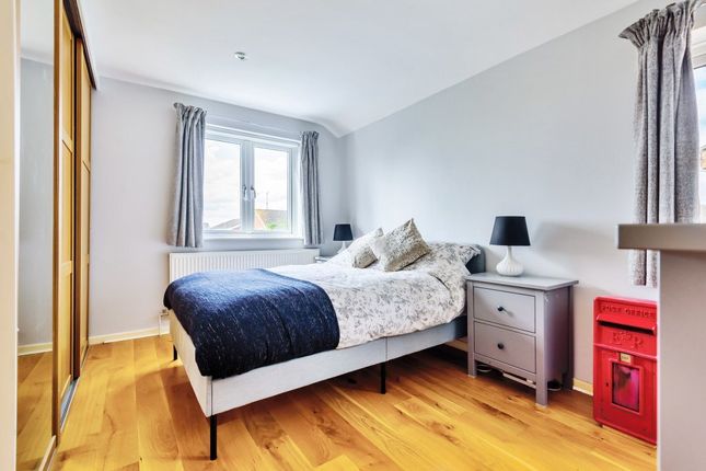 4, Kingfisher Court, Reading photo 4