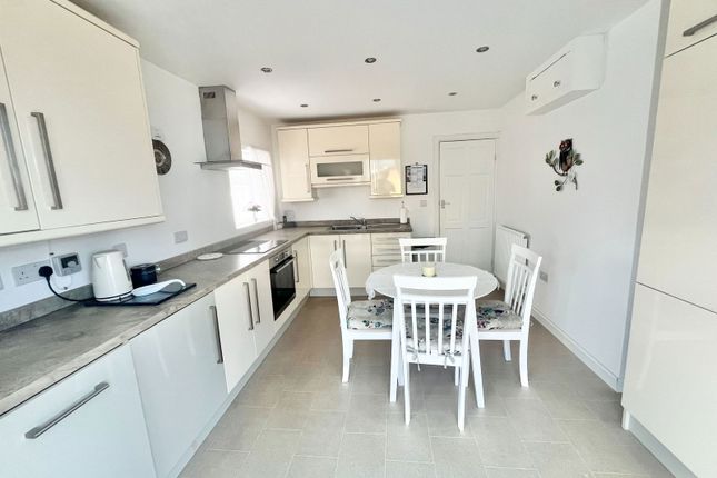 125, Barton Avenue, Paignton photo 3