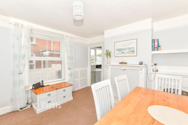 Wadhurst, Princes Road, Freshwater photo 4