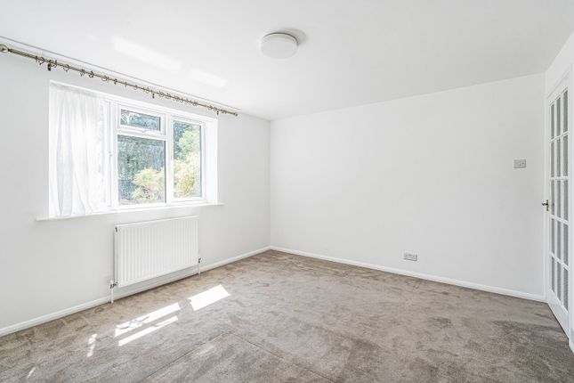 7, Virginia Court, Virginia Water photo 4