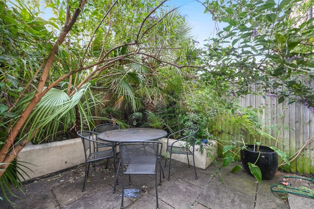 94, Thorpebank Road, London photo 3