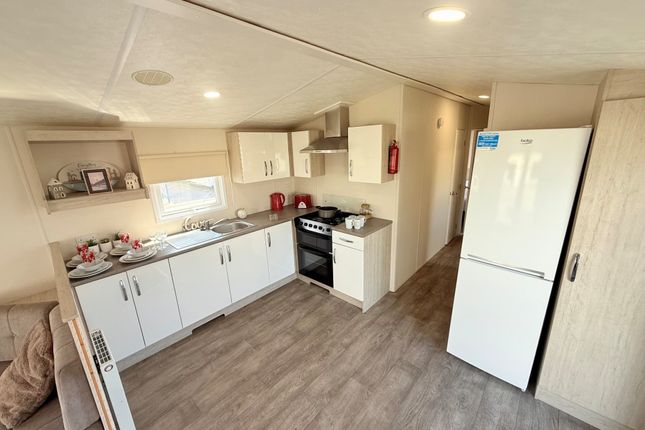 4, St Osyth Beach Holiday Park, Clacton-on-Sea photo 3