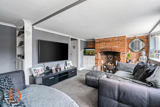 4, Smarts Lane, Loughton photo 2
