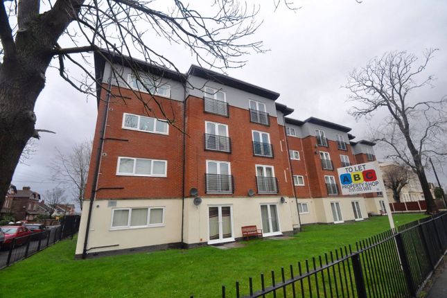2-bed flat on Rock Lane West, Birkenhead, £700/mo