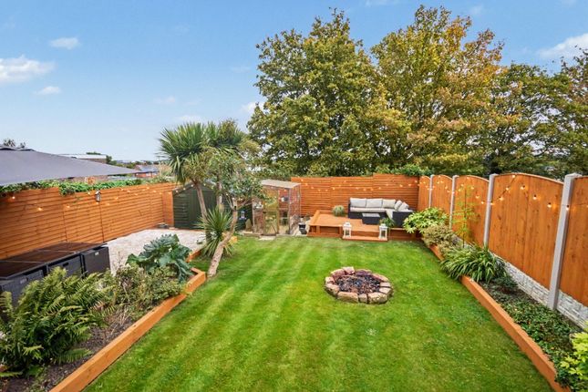 52, Warmfield View, West Yorkshire photo 2