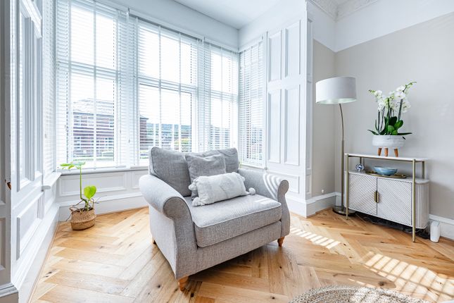 10 Albany Drive, Burnside, Glasgow photo 4