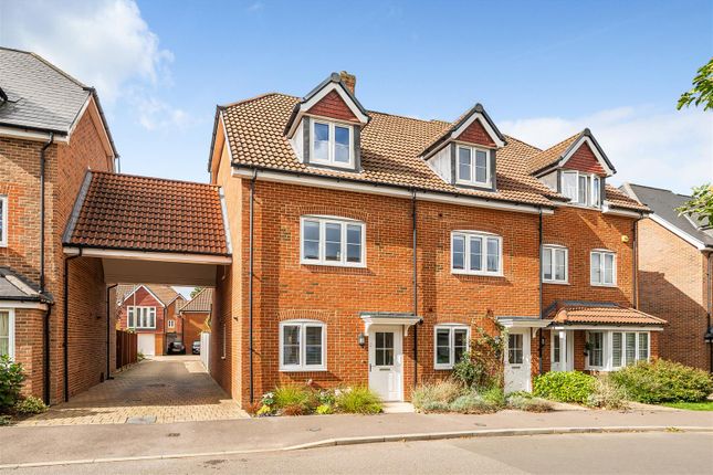Town house for sale in Silent Garden Road, Liphook