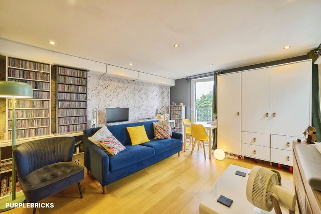 Flat 14/Oldham House 3a, Grantham Road, London photo 4