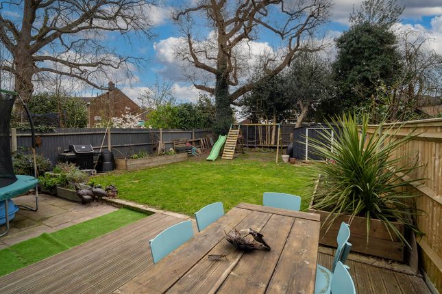 5, Akehurst Close, Crawley photo 4