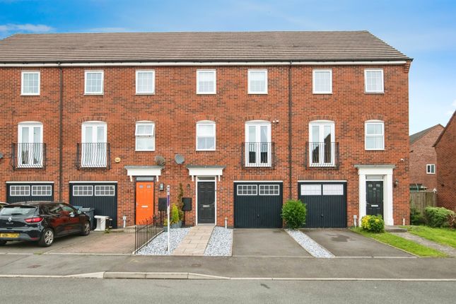 Town house for sale in William Barrows Way, Tipton