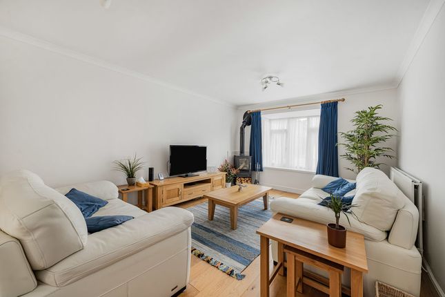 13, The Spinney, Milton Keynes photo 3