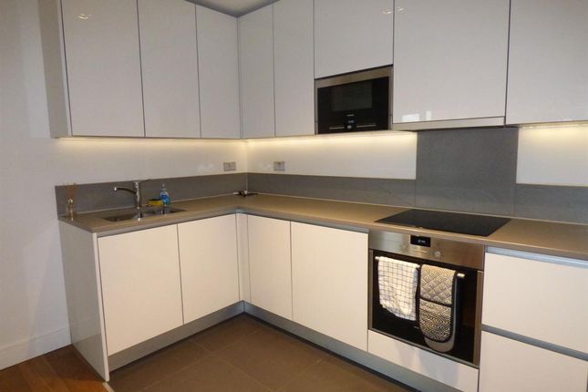 1 Skyline House, Longfield Avenue photo 4