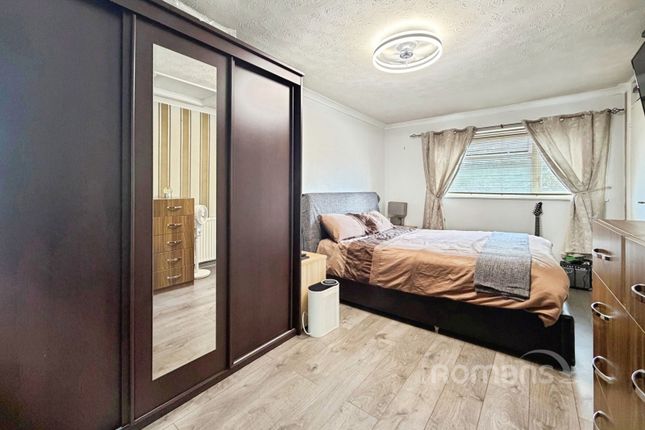 10, Highview Crescent, Surrey photo 3