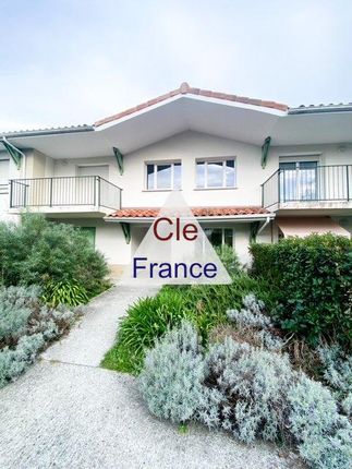 Thumbnail Apartment for sale in Ambares-Et-Lagrave, Aquitaine, 33440, France