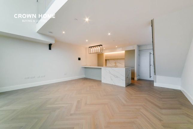Flat to rent in The Clipper, Rotherhithe Street