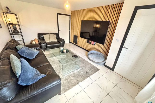 55, Collier Gardens, Newcastle upon Tyne photo 4