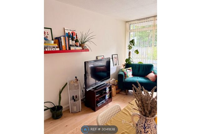 Arbor Court, Stoke Newington, London photo 3