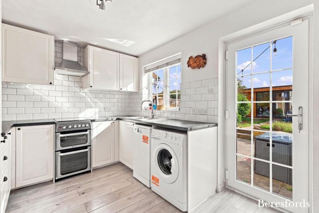 15, Bonningtons, Brentwood photo 3