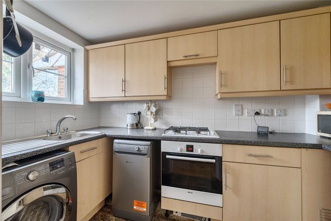MTVH SO, 36, Dowles Green, Berkshire photo 4