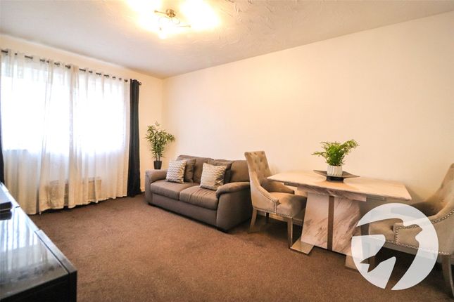 81, Chandlers Drive, Erith photo 2