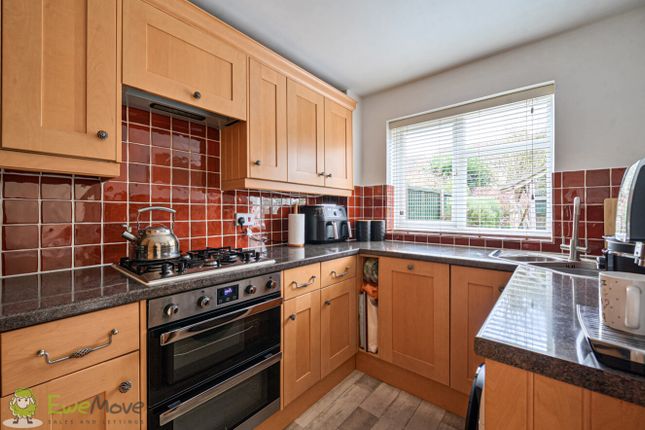 43, Jubilee Close, Tadley photo 4