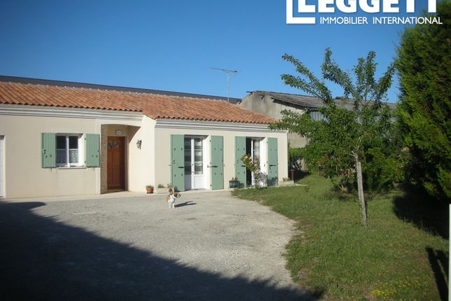 Villa for sale in Ruffec, Charente, Nouvelle-Aquitaine