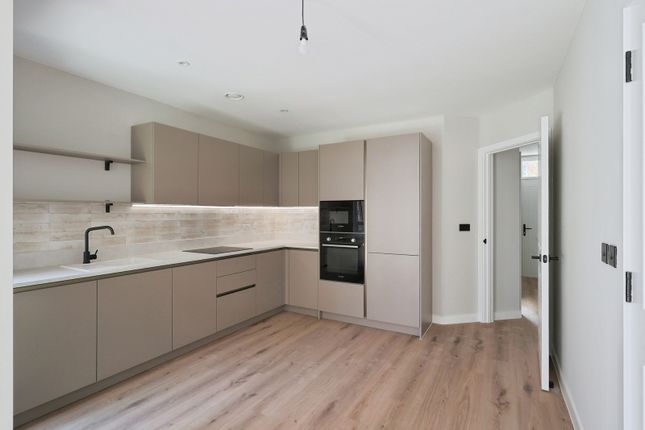 9, Stafford Close, Greater Manchester photo 2