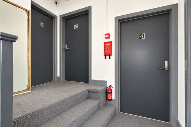 Flat 6, 308 Dollis Hill Lane, London photo 5