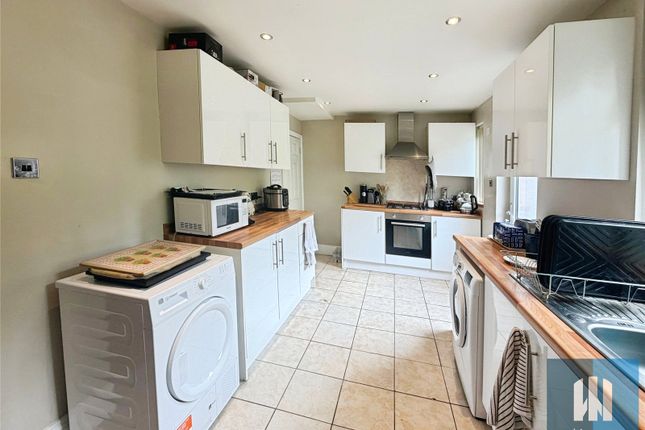24, Oak Tree Road, Huddersfield photo 3