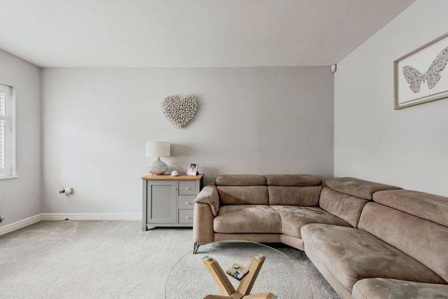 2, Whalebone Wood Road, Crawley photo 4