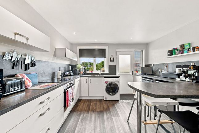 122 Forrest Walk, Broxburn photo 3