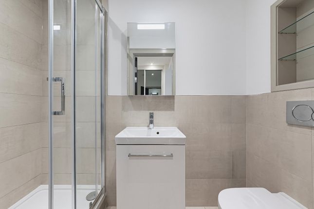 Flat B07, Cheviot House, 7, Philpot Street, London photo 4