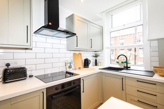 Room 4, 13, Grimthorpe Place, West Yorkshire photo 5