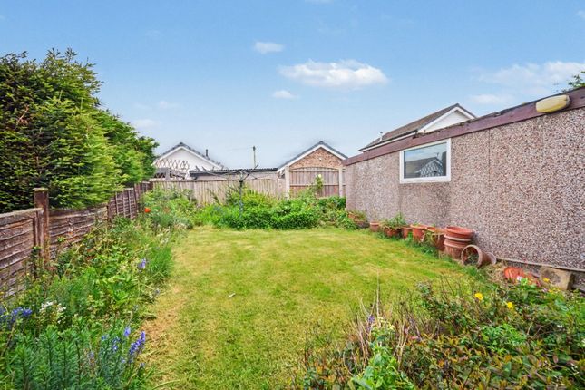 16, Ashley Close, Wakefield photo 2