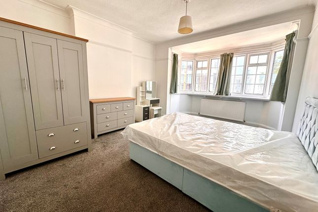 3 Cedar House,, Culmington Road, London photo 2