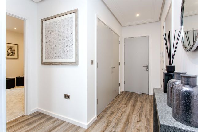 Flat to rent in Grenville Place, London