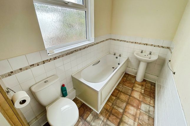 28 Cemetery Road, Bridgend photo 4