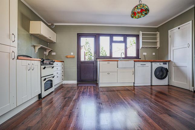 6, Hancroft Road, Hemel Hempstead photo 2