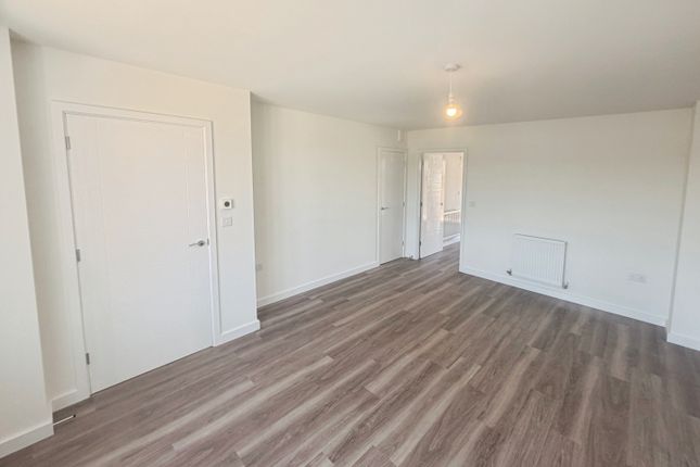 9, Swift Drive, Stockport photo 3