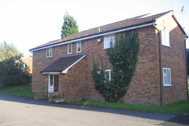 Thumbnail Flat to rent in Brackenwood Mews, Wilmslow, Cheshire