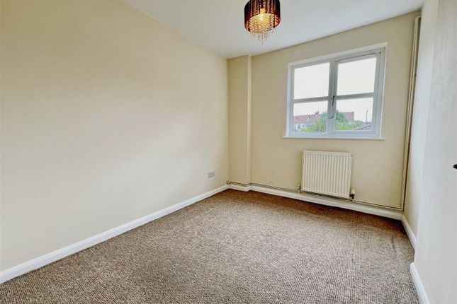 Flat for sale in Two Mile Hill Road, Kingswood, Bristol
