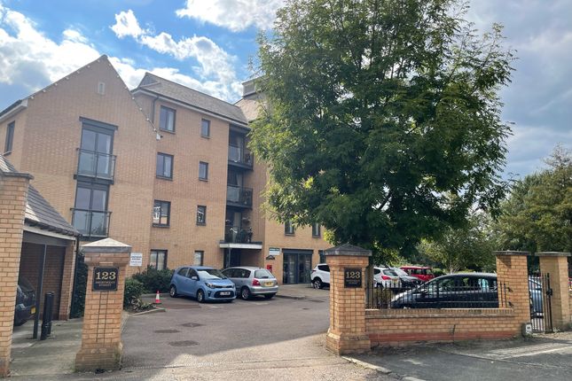 Flat for sale in North Gate Court, Biggleswade