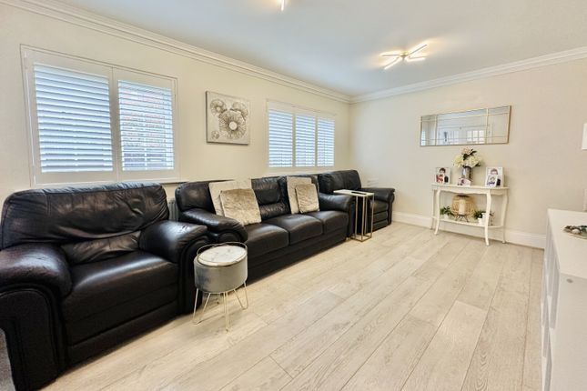 5, Whitewater Road, Fleet photo 4