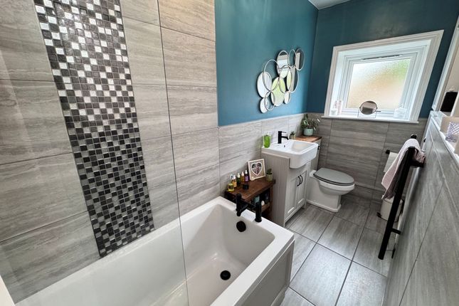 56 Market Street, High Peak photo 3