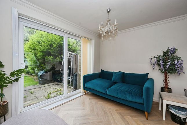 Willow Crescent, Leigh photo 4