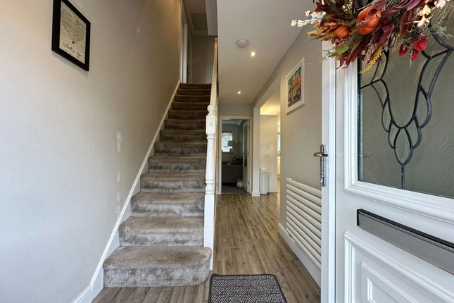 32, Westwood Avenue, Hyde photo 2
