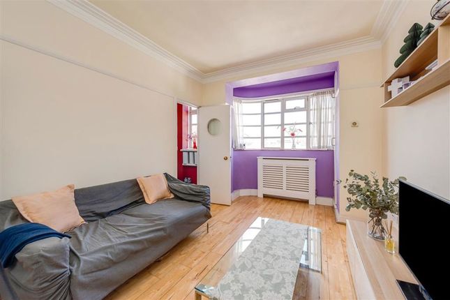 Flat 18 Mornington Court, Mornington Crescent, London photo 5