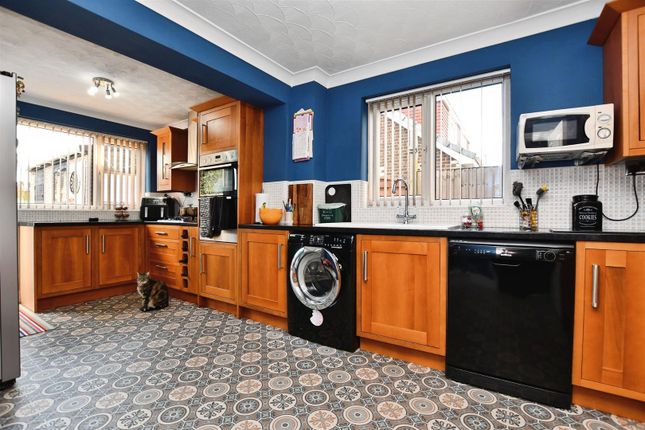 14, Astral Close, Hull photo 3