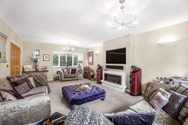 1, Woodland Rise, Poynton photo 3